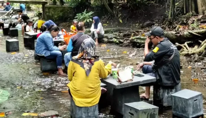 Menikmati Sensasi Nasi Iwak Kali di Wisata Alaska Kediri