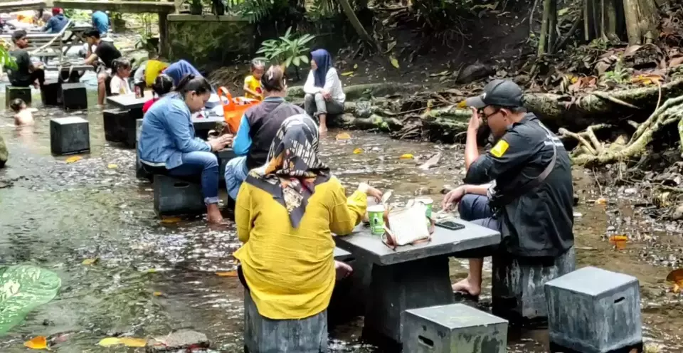 Image Credit Moh. Muajijin/Beritasatu - Nasi Iwak kali yang ada di Kediri