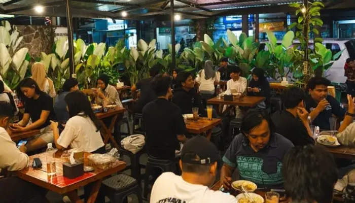Rekomendasi Tempat Makan Hits dan Legendaris di Bandung 2025: Surganya Kuliner!