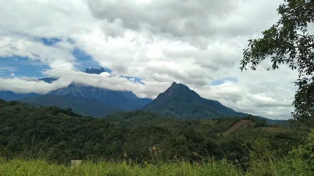 056734100 1744478333 Gunung Nungkok pemandangan dari Tambatuon
