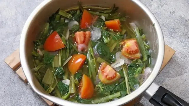 Resep sayur asem kangkung. (dok. Cookpad @happy_endahsa)
