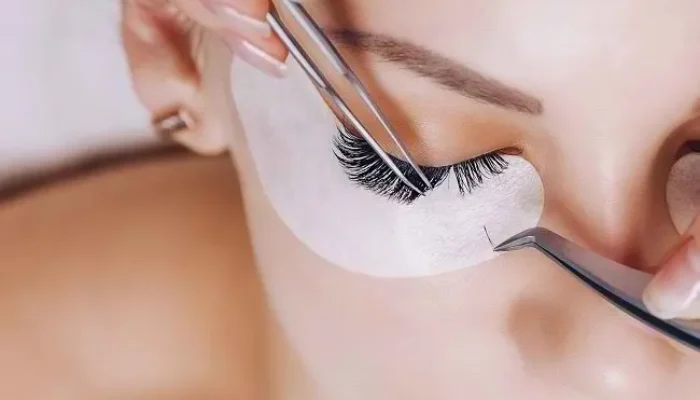 Mengenal Eyelash Extension: Kelebihan, Kekurangan, dan Hal yang Perlu Kamu Pertimbangkan Sebelum Mencoba