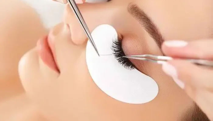 6 Fakta Eyelash Extension: Cantik Instan, Tapi Apa Risikonya?