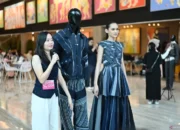 Image Credit Doc APPMI - Salah satu finalis melakukan presentasi di semifinal ajang Indonesia Young Fashion Designer Competition (IYFDC) 2025, Jakarta, Sabtu (12/4/2025).
