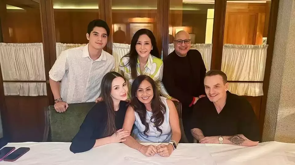 Image Credit Instagram @maiaestiantyreal - Maia Estianty bersama Irwan Mussry telah bertemu dengan orang tua Alyssa Daguise untuk membahas rencana pernikahan putra sulungnya, Al Ghazali, dengan Alyssa.