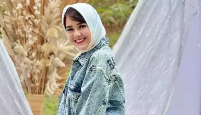 Amanda Manopo Totalitas Mendalami Islam untuk Peran di Film “1 Imam 2 Makmum”