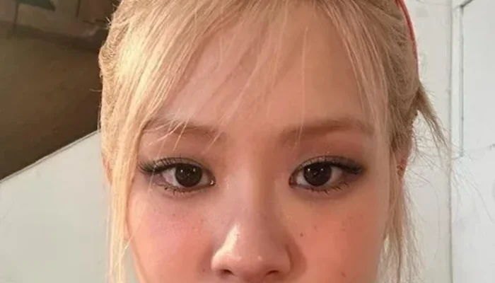 Rosé BLACKPINK Pecahkan Rekor dengan Album Solonya “rosie” di Billboard 200