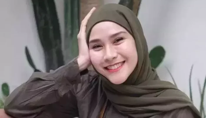 Zaskia Adya Mecca Ungkap Rahasia Kulit Sehat: Serum dan Sunscreen Jadi Andalan