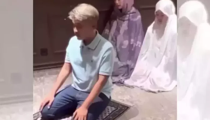 Momen Haru, Ruben Onsu Jadi Imam Salat untuk Desy Ratnasari dan Putrinya