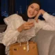 Paula pilih enjoy dan pamer tas Hermes di tengah ramai isu idap HIV yang beredar. (Instagram/@Paula_verhoeven)