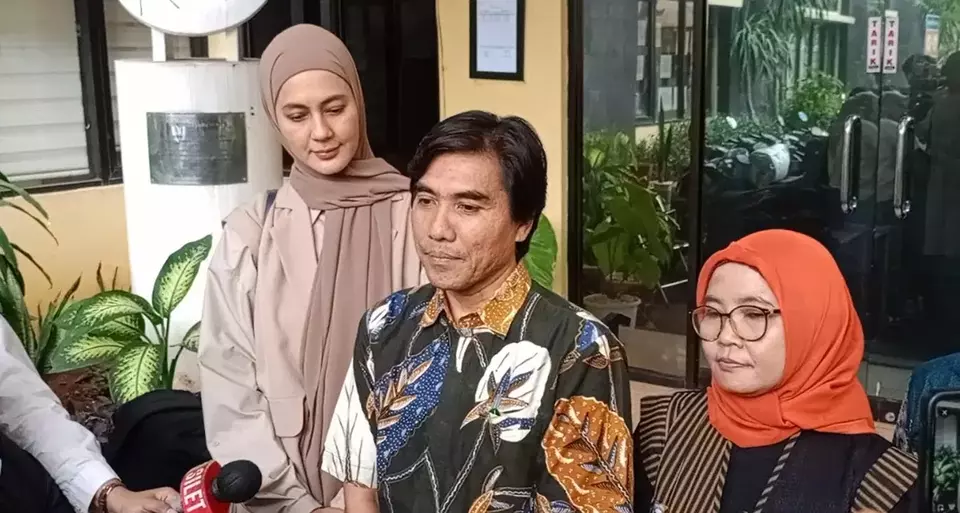 Paula datangi kantor Komnas Perempuan hari ini, Rabu 30 April 2025 (Beritasatu/Giffar Rivana)
