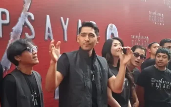 Arya Saloka dalam konferensi pers Sayap Sayap Patah 2: Olivia. (Istimewa)