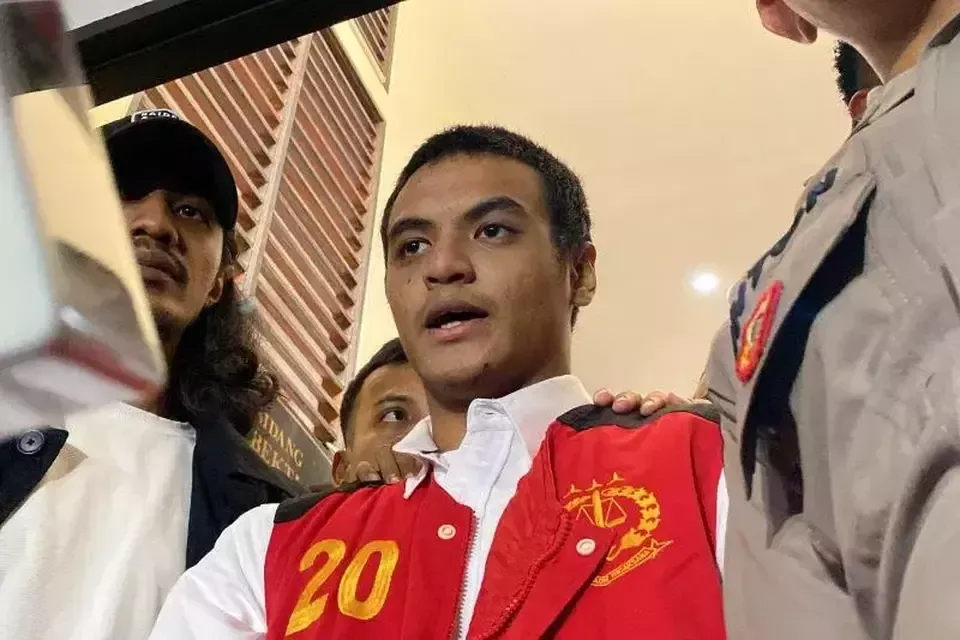 Vadel Badjideh saat sidang kasus dugaan aborsi dan persetubuhan terhadap Laura Meizani atau Lolly (17) di PN Jaksel, Rabu 25 Juni 2025.