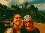 Ilustrasi - Luna Maya mengunggah sejumlah foto bersama ibunda tercinta, Desa Maya.