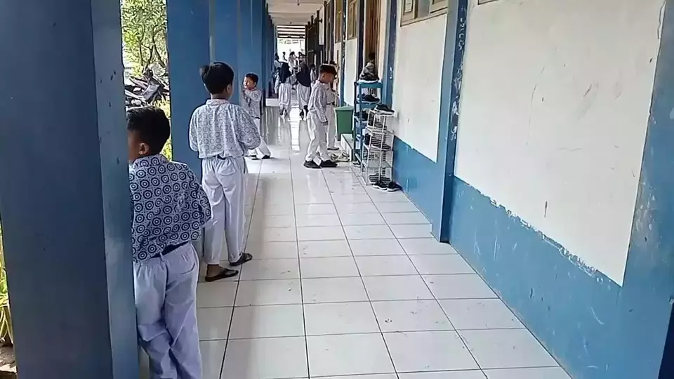 Image Credit Jamaah/Beritasatu - Sejumlah siswa dan siswi di SD Purwosari Demak terancam terinfeksi penyakit gondongan.