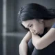 Merasa Tidak Pantas Bahagia? Kenali Penyebab dan Cara Mengatasi Harga Diri Rendah (Low Self-Esteem)