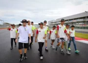Image Credit Muhammad Awaludin/Beritasatu - Tim VR46 Riders Academy bersama para pembalap binaan mengunjungi Sirkuit Mandalika, Senin, 27 Januari 2025.