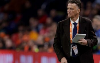 Image Credit knvb.com - perkiraan gaji Louis Van Gaal andaikan jadi Dirtek Timnas Indonesia.