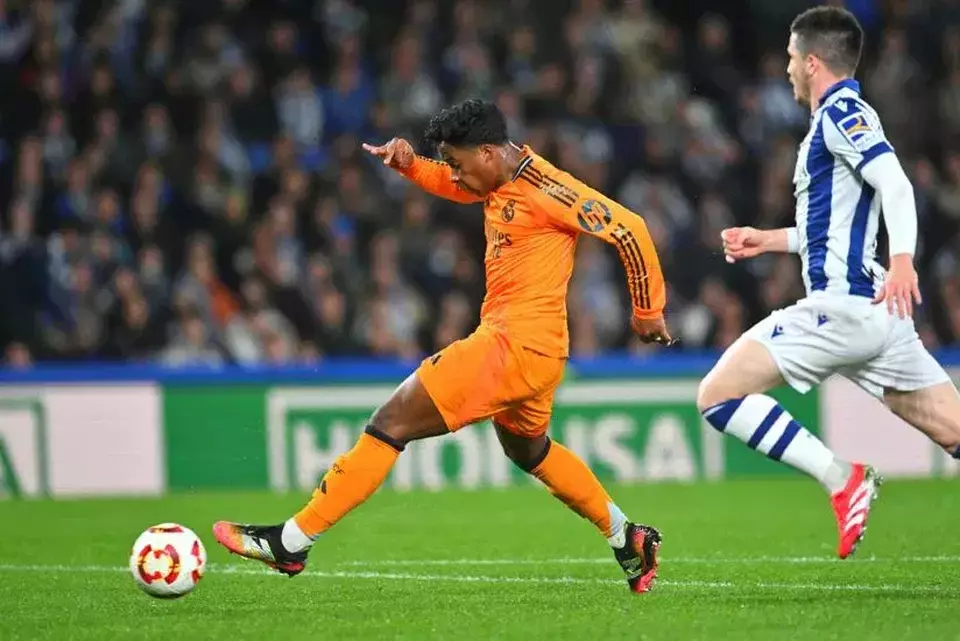 Image Credit Miguel Oses/AP - Pemain Real Madrid Endrick (kiri) mencetak gol pada pertandingan sepak bola Copa del Rey antara Real Sociedad vs Real Madrid di Reale Arena di San Sebastian, Spanyol, Rabu, 26 Februari 2025.