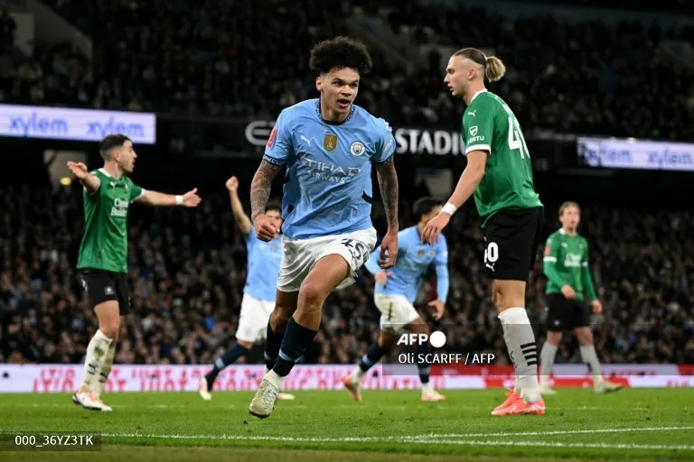 Image Credit AFP/Oli Scarff - Bek Manchester City, Nico O'Reilly, merayakan gol ke gawang Plymouth Argyle