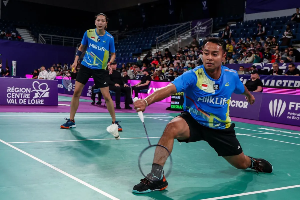 Image Credit Doc PBSI - Pasangan ganda campuran Indonesia Rehan Naufal Kusharjanto (kanan)/Gloria Emanuelle Widjaja (kiri) saat bertanding di babak kedua BWF World Tour Super 300 Orleans Masters 2025 melawan unggulan pertama asal Malaysia Chen Tang Jie/Toh Ee Wei di Palais des Sports, Orleans, Prancis, Kamis (6/3/2025). Rehan/Gloria menang dua gim langsung 21-8, 21-17.