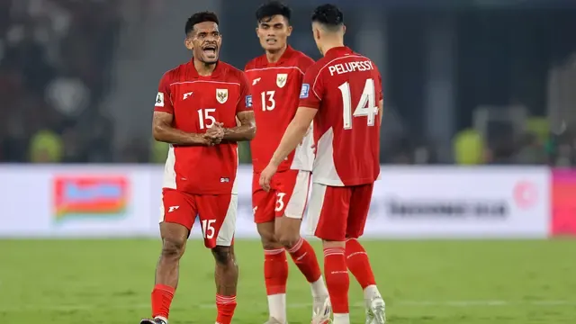 Ricky Kambuaya, Ramadhan Sananta, dan Joey Pelupessy tampil spartan ketika Timnas Indonesia menang 1-0 atas Timnas Bahrain pada laga kedelapan putaran ketiga Grup C kualifikasi Piala Dunia 2026 di Stadion Utama Gelora Bung Karno, Jakarta, Selasa (25/3/2025) malam WIB. (Bola/Abdul Aziz)
