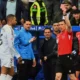 Image Credit Miguel Oses/AP - Pemain Real Madrid Kylian Mbappe menerima kartu merah dari wasit pada pertandingan sepak bola Liga Spanyol antara Alaves vs Real Madrid di Stadion Mendizorroza di Vitoria, Spanyol, Minggu, 13 April 2025.