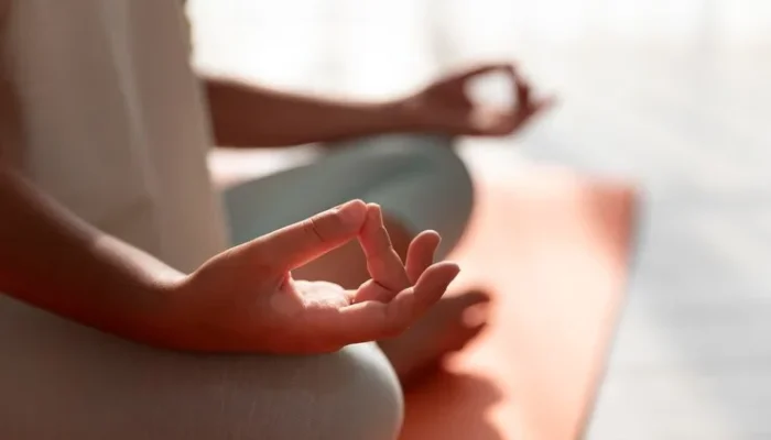 Yoga untuk Pengobatan Kanker: Pendekatan Raja Yoga dan Meditasi