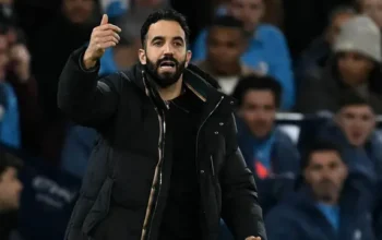 Ruben Amorim menjadi pelatih The Red Devils kedua yang memenangkan derby Manchester Liga Inggris dalam jabatan pertamanya. Catatan pertama dipegang mantan manajer legendaris klub Sir Alex Ferguson. (Paul ELLIS/AFP)