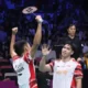 Pebulu tangkis ganda putra Indonesia Muhammad Shohibul Fikri/Daniel Marthin mengalahkan Kim Astrup/Anders Skaarup Rasmussen dari Denmark pada partai keempat laga Grup D Piala Sudirman 2025. Daniel/Marthin menang 21-16 dan 21-18 di Xiamen Fenghuang Gymnasium, Kamis (1/5). (PBSI)