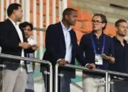 Patrick Kluivert bersama empat asistennya yang meliputi Alex Pastoor, Gerald Vanenburg, Denny Landzaat, dan Sjoerd Woudenberg hadir ketika Dewa United menjamu Persija di Stadion Pakansari, Kabupaten Bogor, pada Sabtu (8/2/2025) malam WIB. (Bola/Abdul Aziz)
