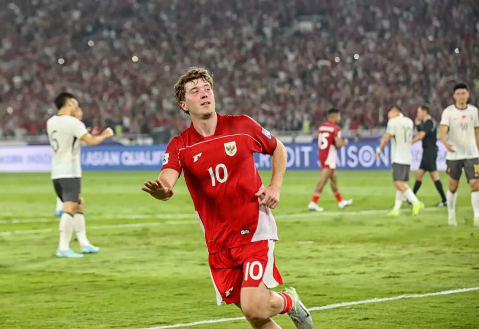 Striker Timnas Indonesia Ole Romeny saat merayakan gol yang dicetaknya ke gawang China. (Beritasatu/Joanito De Saojoao)