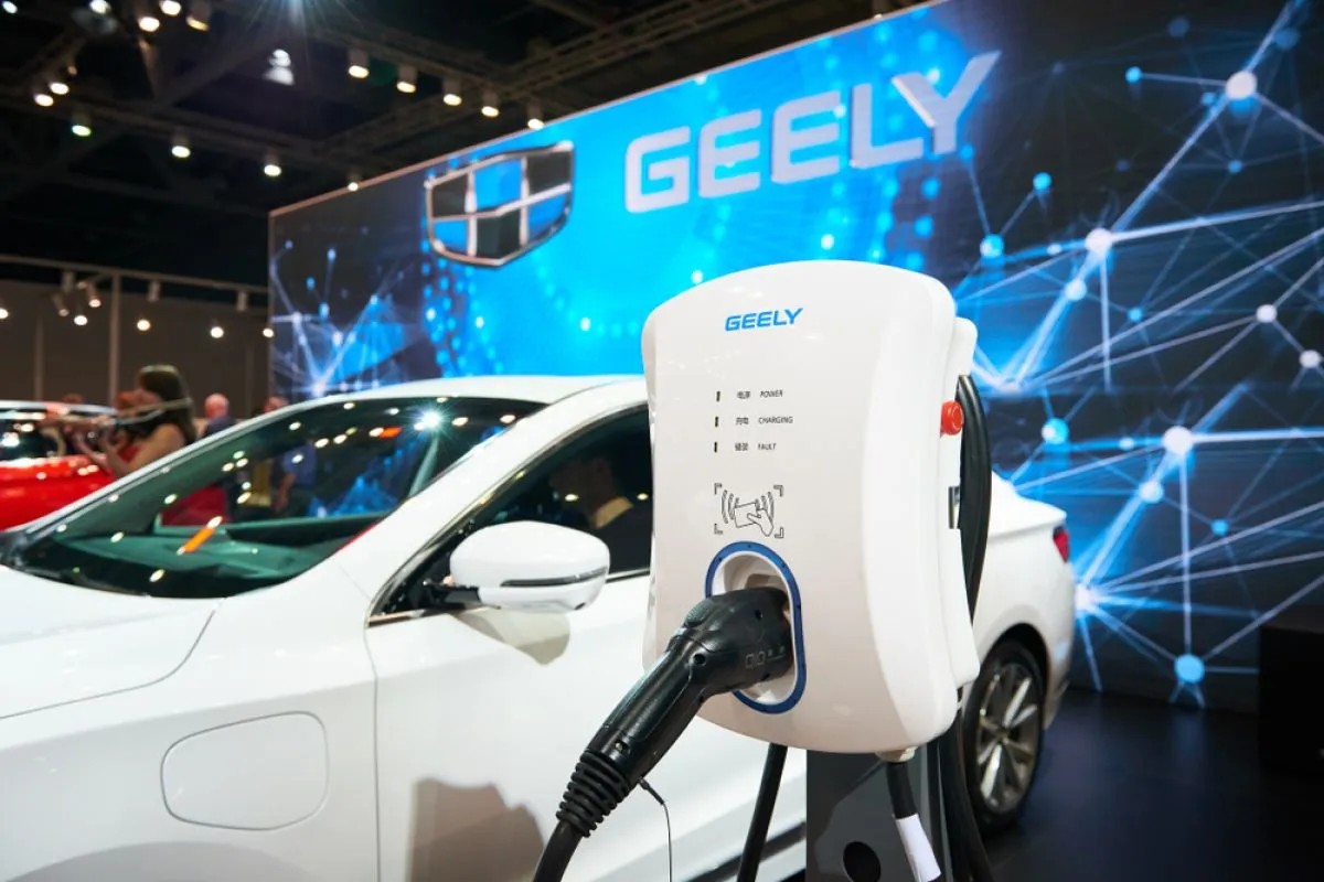 Image Credit Shutterstock - Mobil listrik Geely.