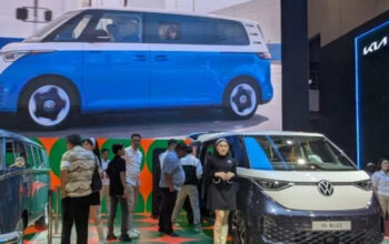 Image Credit Pamela Sakina/Antara - The All-Electric ID. Buzz Long Wheelbase (LWB) yang dipamerkan pada peluncurannya di Indonesia International Motor Show (IIMS) 2025, JIExpo Kemayoran, Jakarta, Sabtu (22/2/2025).