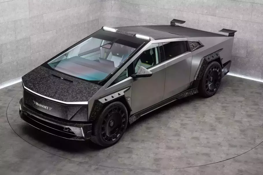 Tesla Cybertruck racikan Mansory terlihat ekstrem. (Mansory)