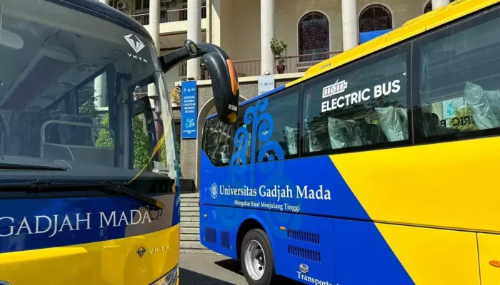 Universitas Gadjah Mada Terima Hibah 3 Bus Listrik dari Kementerian Investasi