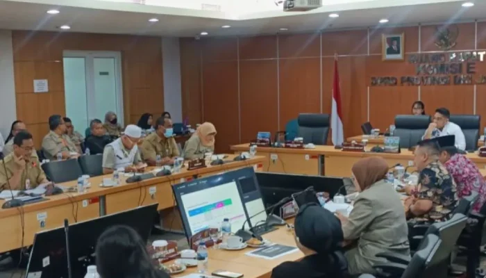 Komisi E DPRD DKI Jakarta Minta Disdik Kajian Ulang Persyaratan Nilai 70 untuk Penerima KJP Plus