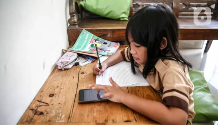 Kebijakan Wali Kota Bandung Larang Pelajar Bawa Ponsel ke Sekolah: Fokus pada Pendidikan Tanpa Gangguan Digital