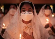 Tri Hari Suci atau tiga hari suci terdiri dari Misa Kamis Putih, Jumat Agung, dan Sabtu Suci. (Yasuyoshi CHIBA/AFP)