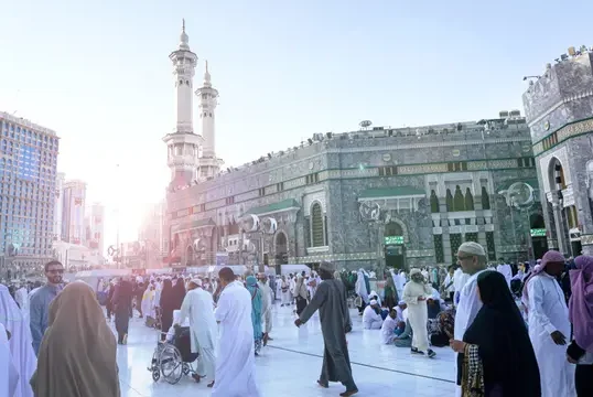 Sebagai muslim, kita pasti punya impian untuk pergi ke Tanah Suci. Setidaknya bisa umrah.(Shutterstock)