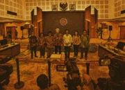 Ilustrasi - Wakil Menteri Sosial Agus Jabo Priyono menghadiri Rapat Tingkat Menteri terkait Cek Kesehatan Gratis bersama Menteri Koordinator Bidang Pembangunan Manusia dan Kebudayaan (Menko PMK) Pratikno, Menteri Kesehatan Budi Gunadi Sadikin, Menteri Pendidikan Dasar dan Menengah Abdul Mu'ti, Wakil Menteri Dalam Negeri Ribka Haluk, dan Dirjen Komunikasi Publik dan Media Fifi Aleyda Yahya di kantor Kemenko PMK, Jakarta, Kamis (3/7/2025).