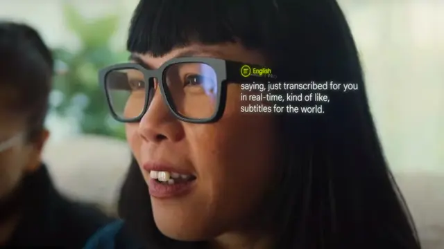 Kacamata pintar Google memiliki fitur transkrip suara ke teks. (© I/O 2022)
