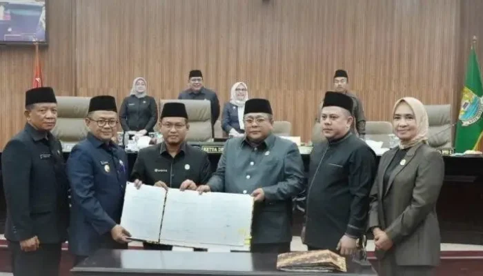 DPRD Kota Bekasi dan Pj Wali Kota Gani Muhamad Sepakati APBD Tahun 2025 Sebesar Rp 6,6 Triliun