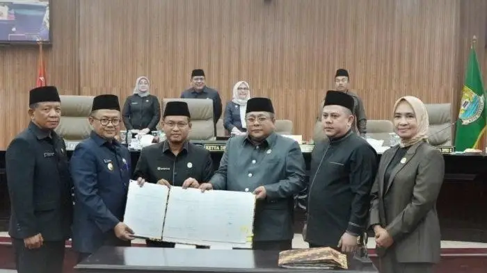 Image Credit Ist/Indonesiaupdates.com - Pemerintah Kota Bekasi bersama DPRD sepakat mengesahkan RAPBD 2025 sebesar Rp 6,6 triliun.