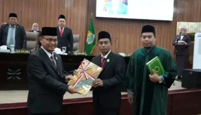 DPRD Kota Bekasi Gelar Sidang Paripurna Pengambilan Sumpah Anggota PAW