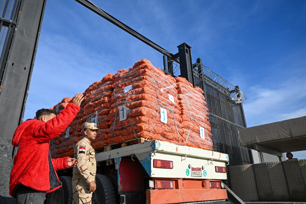 Image Credit AP/AP - Ratusan Truk Bantuan Masuki Gaza usai Gencatan Senjata.