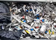 Jembatan Perbatasan Bekasi-Karawang Dipenuhi Sampah Medis, Warga Resah