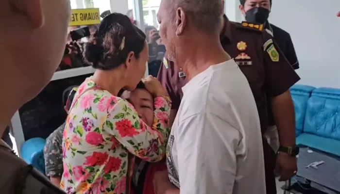 Agus Buntung Histeris dan Bersujud saat Digelandang ke Lapas Lombok Barat