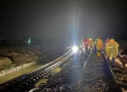 Image Credit Antara - Petugas PT KAI Daop 4 Semarang memperbaiki jalue rel di Stasiun Gubug dan Stasiun Karangjati di Kabupaten Grobogan, Jumat 24 Januari 2025 malam.