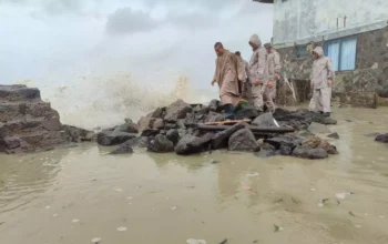 Banjir Rob Terjang Indramayu, Ratusan Rumah Terendam dan Tanggul Jebol